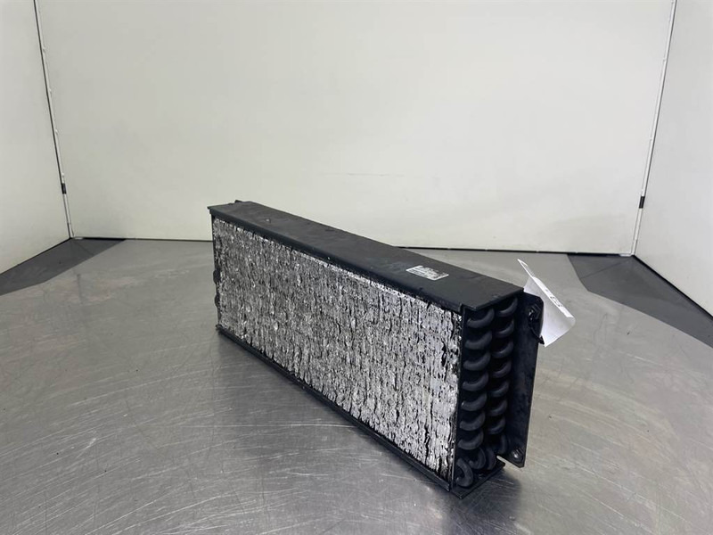 New Holland W110C-Denso 76082744-Airco condenser - Frame/ Chassis for Construction machinery: picture 2 New Holland W110C-Denso 76082744-Airco condenser - Frame/ Chassis for Construction machinery: picture 2