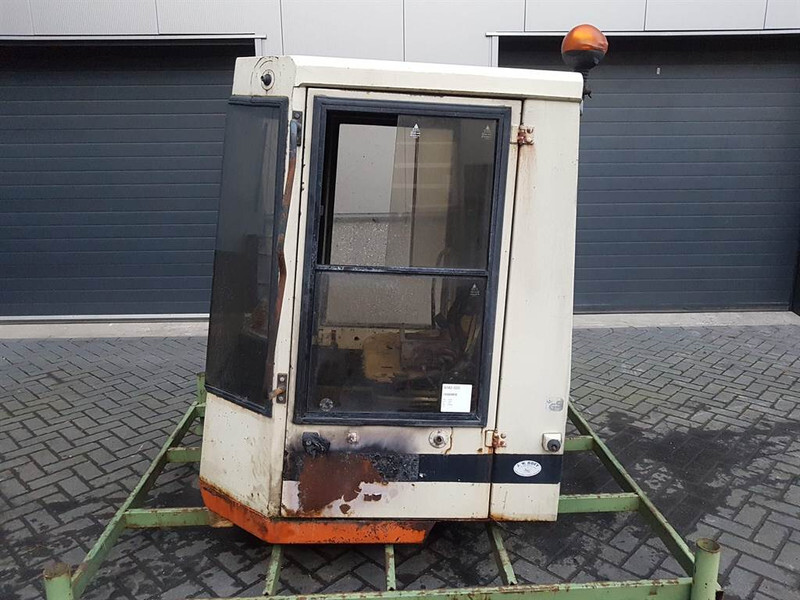 Schaeff SKL832-6336105100-Cabin/Kabine/Cabine - Cab and interior for Construction machinery: picture 3 Schaeff SKL832-6336105100-Cabin/Kabine/Cabine - Cab and interior for Construction machinery: picture 3