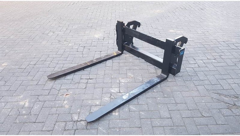 Volvo L30/L35-2,5T-Forks/Palletgabeln/Palletvorken - Forks for Construction machinery: picture 1 Volvo L30/L35-2,5T-Forks/Palletgabeln/Palletvorken - Forks for Construction machinery: picture 1
