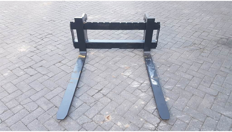 Volvo L30/L35-2,5T-Forks/Palletgabeln/Palletvorken - Forks for Construction machinery: picture 4 Volvo L30/L35-2,5T-Forks/Palletgabeln/Palletvorken - Forks for Construction machinery: picture 4