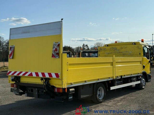 Interior photo 2: Flatbed van MAN TGL 8.150 Pritsche * SELTEN LADEBORDWAND * Klima