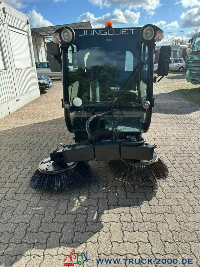 Multicar Nilfisk JungoJet3500 Winterdienst & Kehrmaschine - Road sweeper: picture 5 Multicar Nilfisk JungoJet3500 Winterdienst & Kehrmaschine - Road sweeper: picture 5