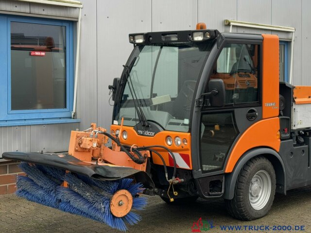 Interior photo 1: Tipper van Multicar Tremo X56 Winterdienst Streuer + Besen NUR4126km