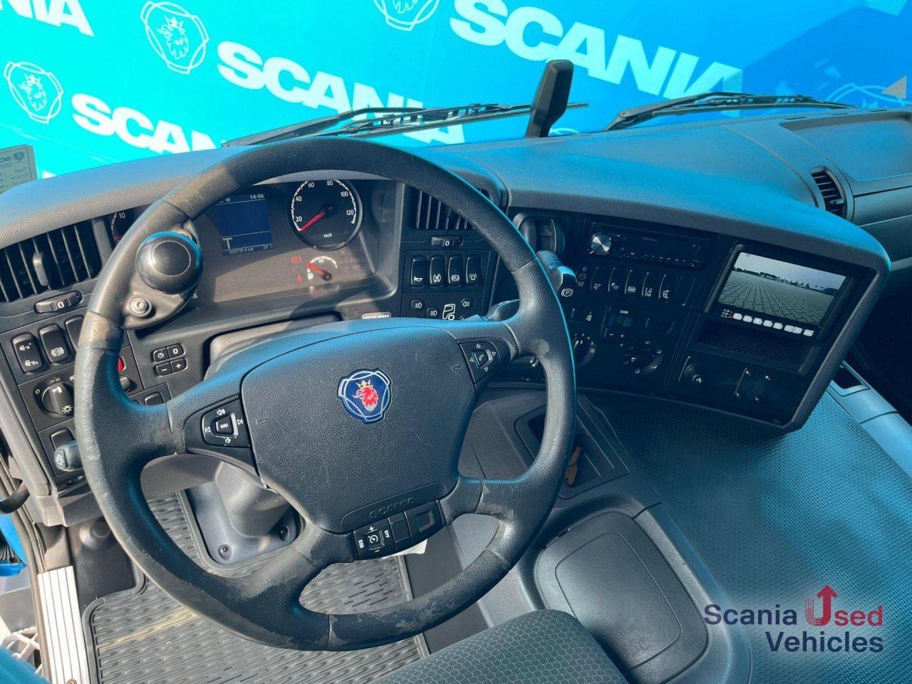 SCANIA P 250 DB4x2MNA AIRCO TAILLIFT 1.5T BOX 675X250X235 - Box truck: picture 2 SCANIA P 250 DB4x2MNA AIRCO TAILLIFT 1.5T BOX 675X250X235 - Box truck: picture 2