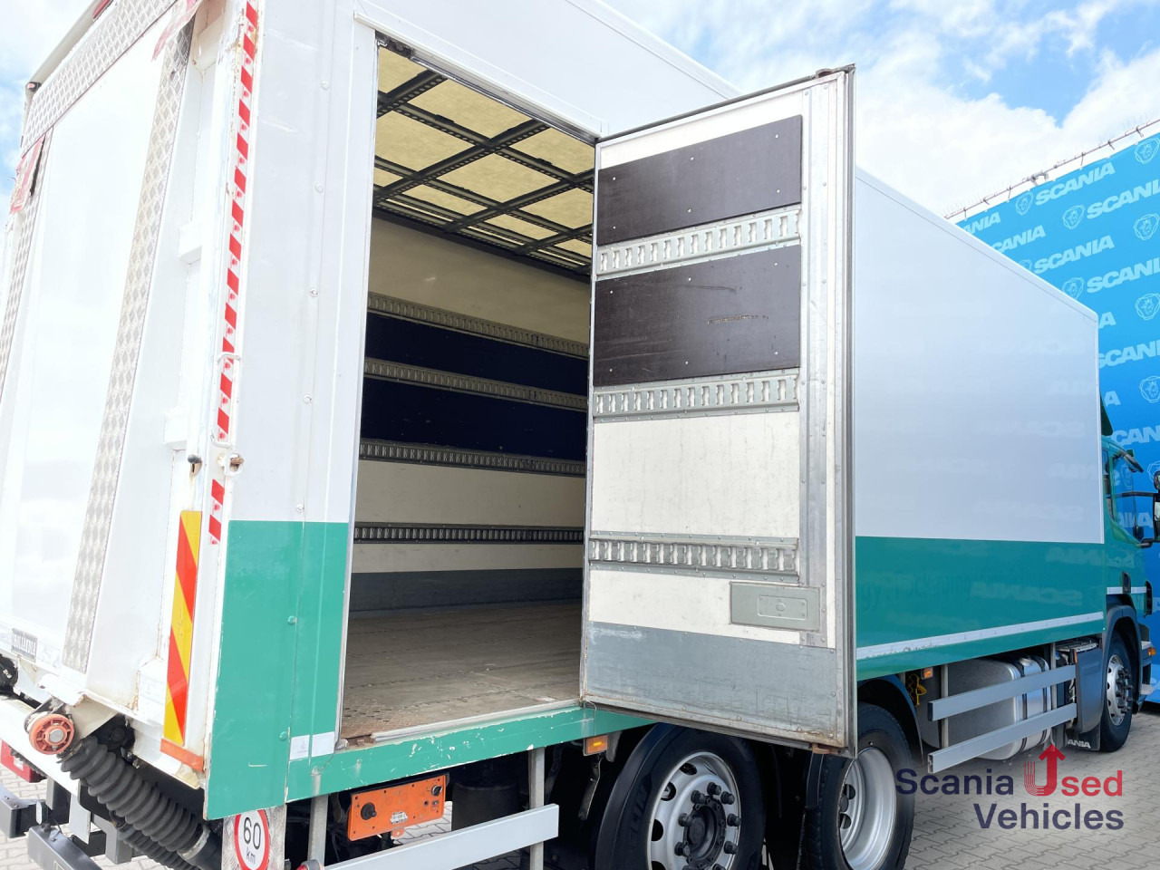 Box truck SCANIA P 320 DB6x2*4MNB RETARDER FULL AIR 8T TAIL LIFT 2T: picture 15