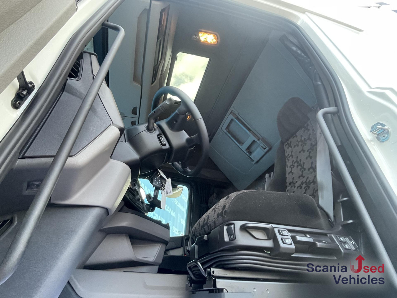 SCANIA R 420 A4x2NA DIFF-L CRB LED NAVI ACC 8T VECTO3 - Tractor unit: picture 5 SCANIA R 420 A4x2NA DIFF-L CRB LED NAVI ACC 8T VECTO3 - Tractor unit: picture 5