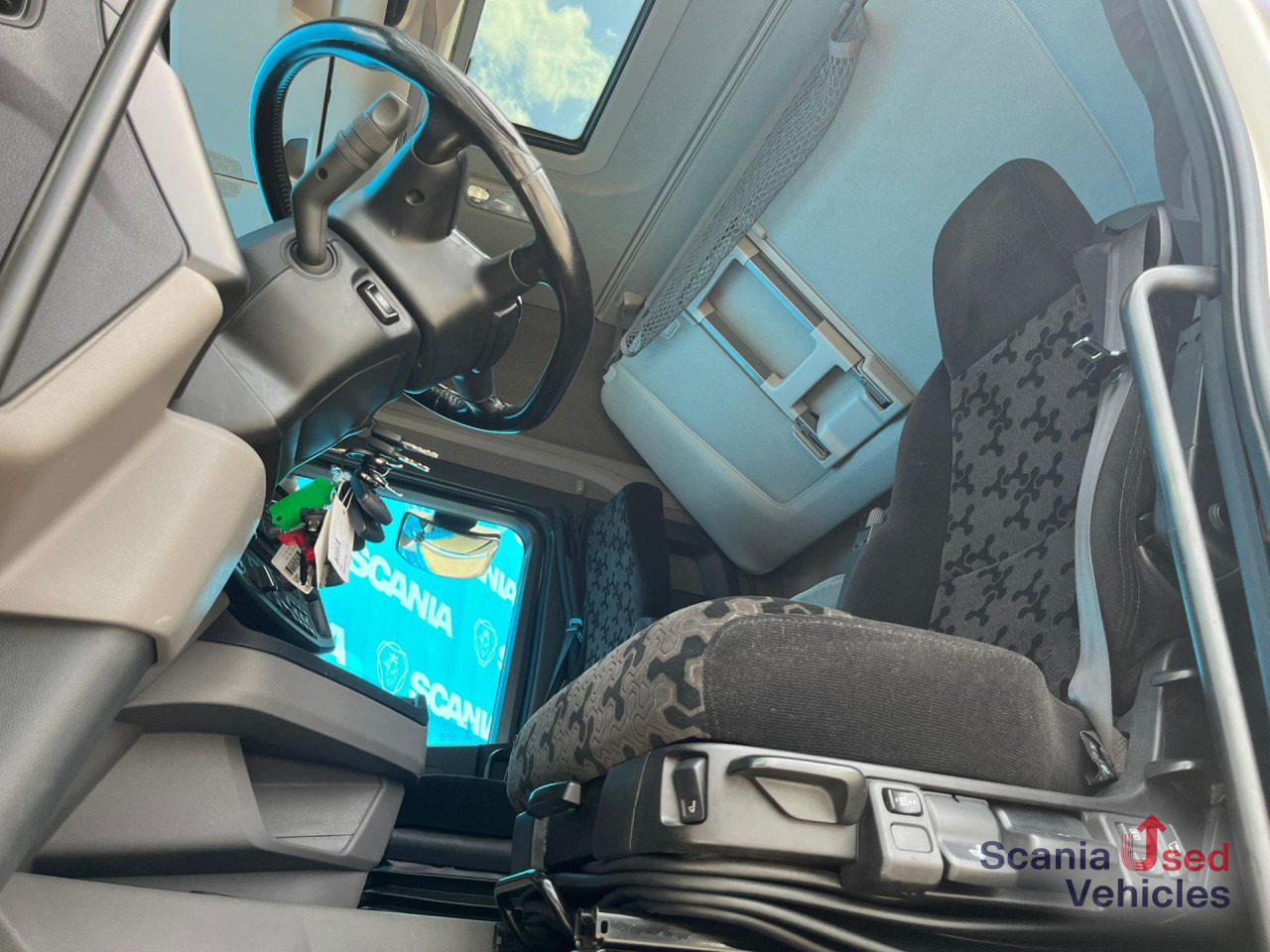 SCANIA R 450 A4x2EB RETARDER MEGA / VOLUME DIFF-L 8T PTOV - Tractor unit: picture 3 SCANIA R 450 A4x2EB RETARDER MEGA / VOLUME DIFF-L 8T PTOV - Tractor unit: picture 3