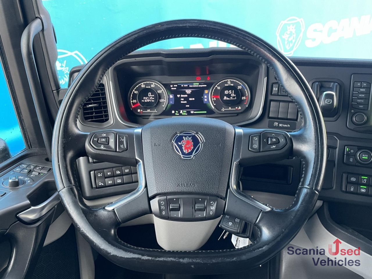 SCANIA R 450 A4x2NA RETARDER LED NAVI PARK AIRCO PTO - Tractor unit: picture 3 SCANIA R 450 A4x2NA RETARDER LED NAVI PARK AIRCO PTO - Tractor unit: picture 3