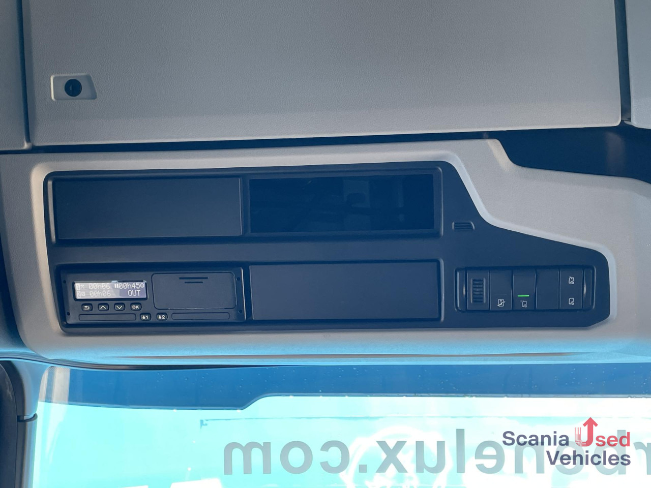 SCANIA R 450 A4x2NB RETARDER DIFF-L FULL AIR LED SMART2 - Tractor unit: picture 5 SCANIA R 450 A4x2NB RETARDER DIFF-L FULL AIR LED SMART2 - Tractor unit: picture 5