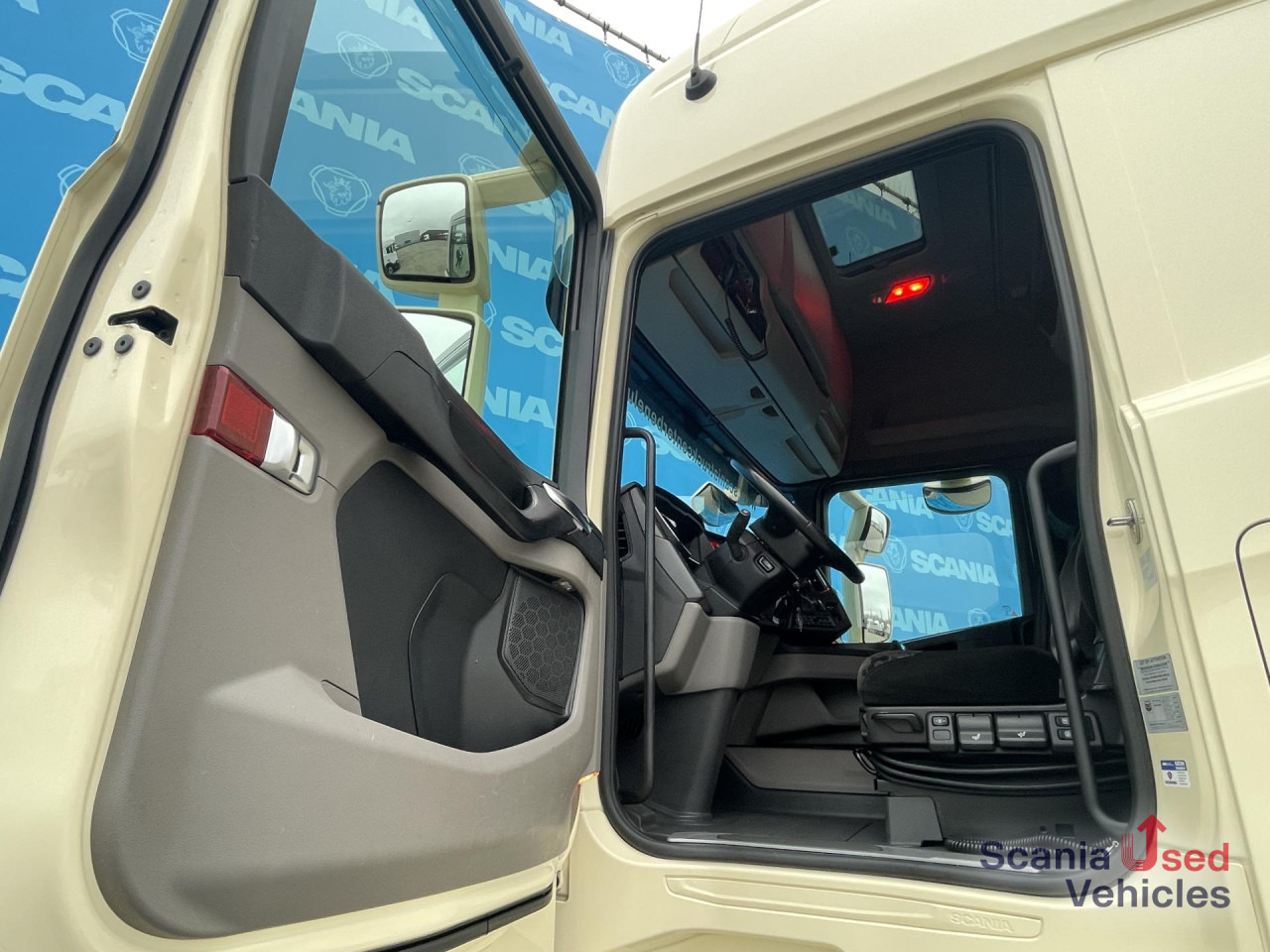 SCANIA R 450 A4x2NB RETARDER FULL AIR ACC PARK AIRCO 8T - Tractor unit: picture 2 SCANIA R 450 A4x2NB RETARDER FULL AIR ACC PARK AIRCO 8T - Tractor unit: picture 2