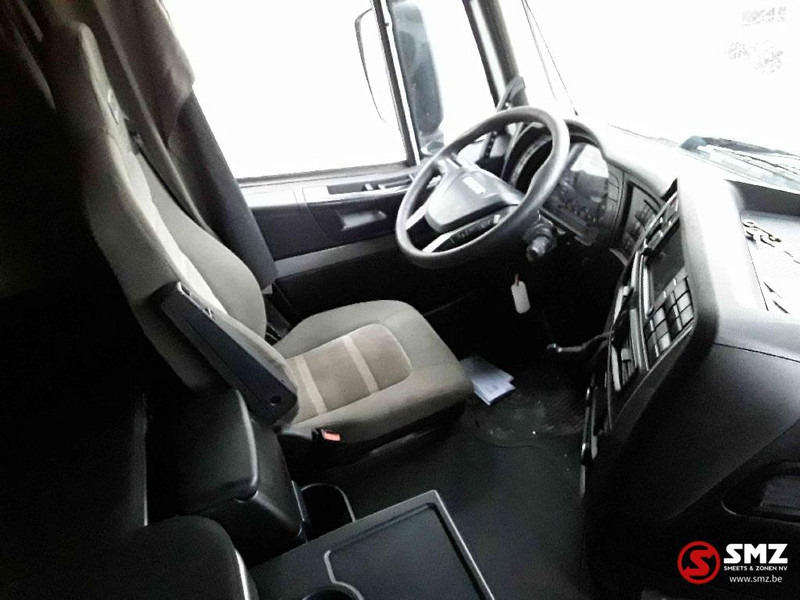 Interior photo 1: Tractor unit Iveco Stralis 480 398'km intarder