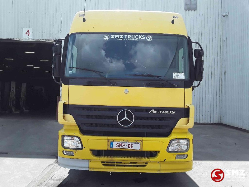 Mercedes-Benz Actros 1841 eps 3 pedals - parabrise cassé - windshield broken - Tractor unit: picture 2 Mercedes-Benz Actros 1841 eps 3 pedals - parabrise cassé - windshield broken - Tractor unit: picture 2