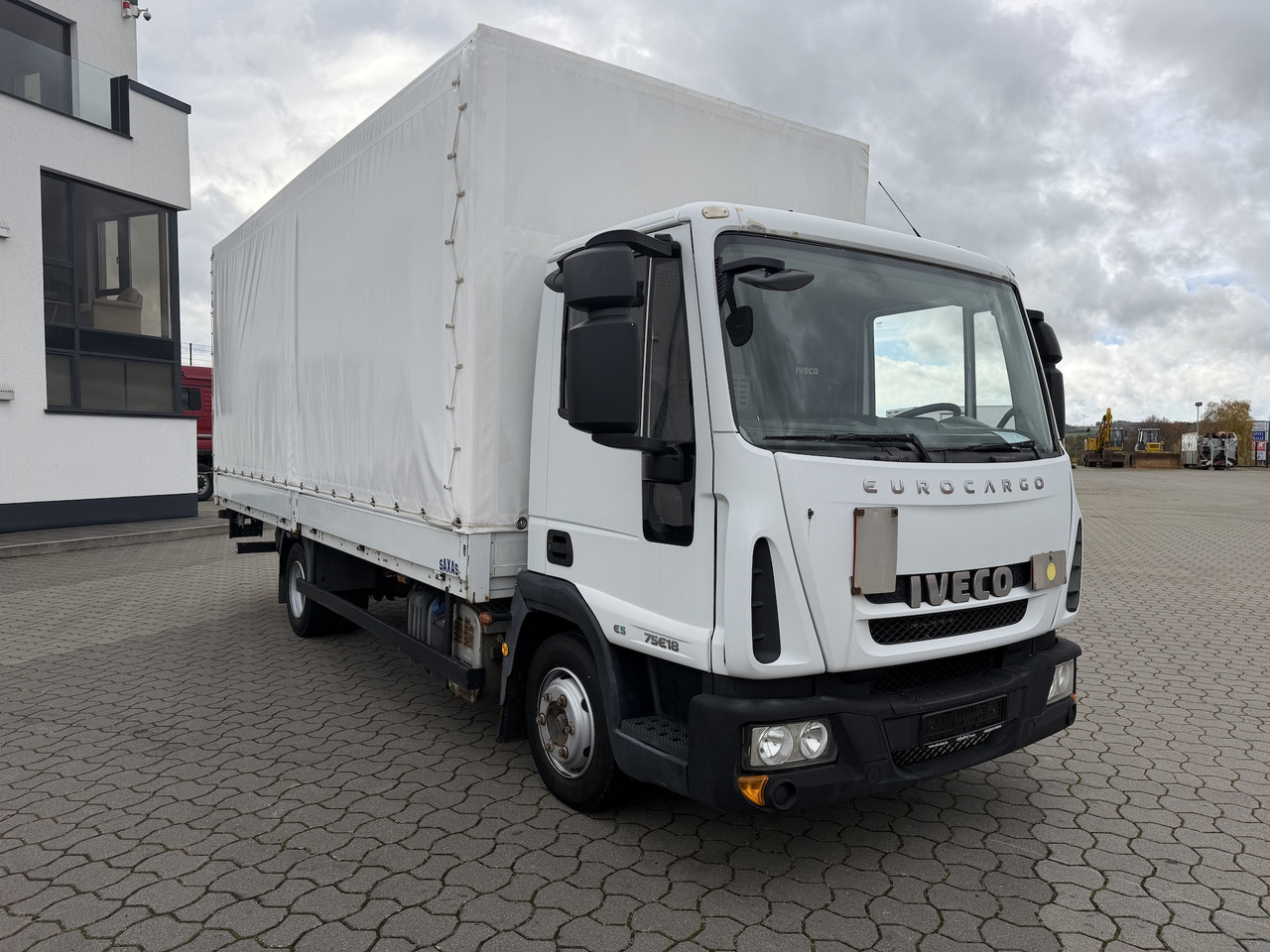 Curtain side van Iveco 75 E 180 4x2 LBW: picture 8