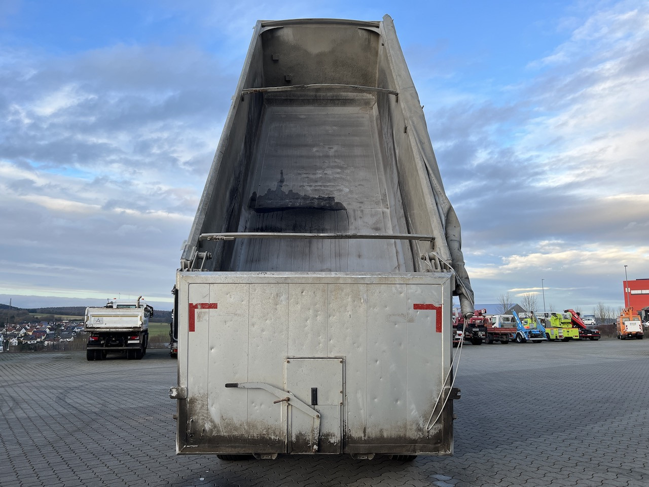 Kempf SKM 35 3 Thermo Mulde - Tipper semi-trailer: picture 2 Kempf SKM 35 3 Thermo Mulde - Tipper semi-trailer: picture 2