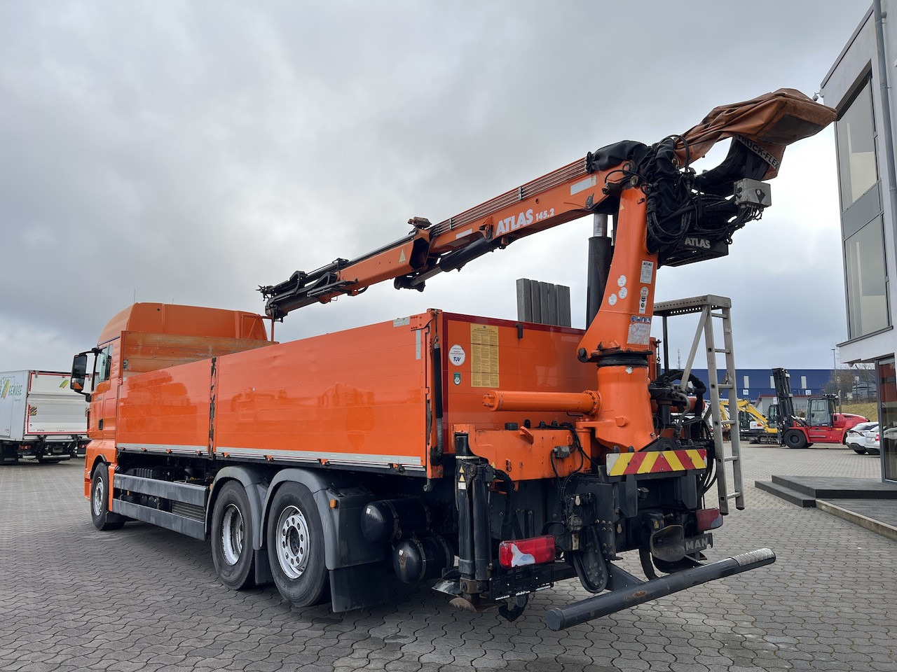 Crane truck, Dropside/ Flatbed truck MAN TGX 26.480 6x2  Atlas 145.2 Baustoff: picture 9