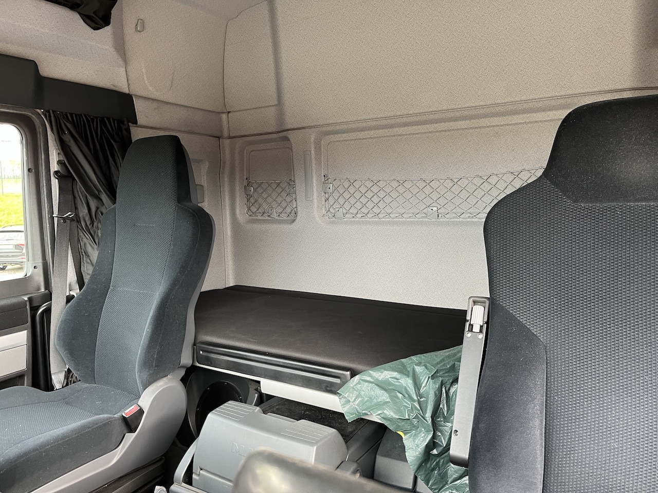 MAN TGX 26.480 6x2  Atlas 145.2 Kran Baustoff   AHK - Dropside/ Flatbed truck, Crane truck: picture 4 MAN TGX 26.480 6x2  Atlas 145.2 Kran Baustoff   AHK - Dropside/ Flatbed truck, Crane truck: picture 4