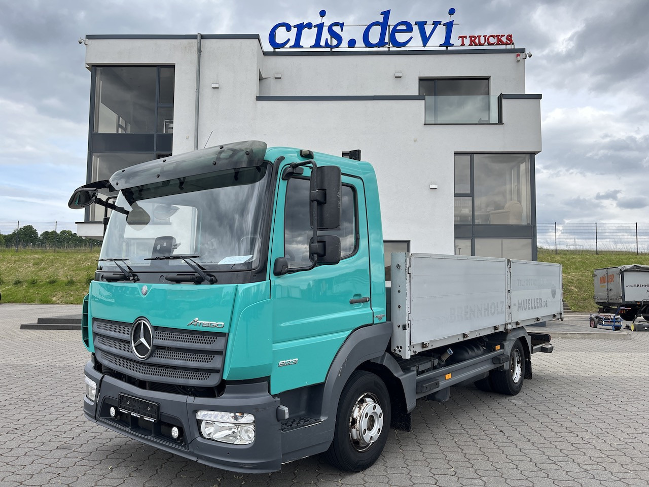 Mercedes-Benz Atego 823 4x2 AHK Hebezug Seilzug Brennholz - Flatbed van: picture 1 Mercedes-Benz Atego 823 4x2 AHK Hebezug Seilzug Brennholz - Flatbed van: picture 1