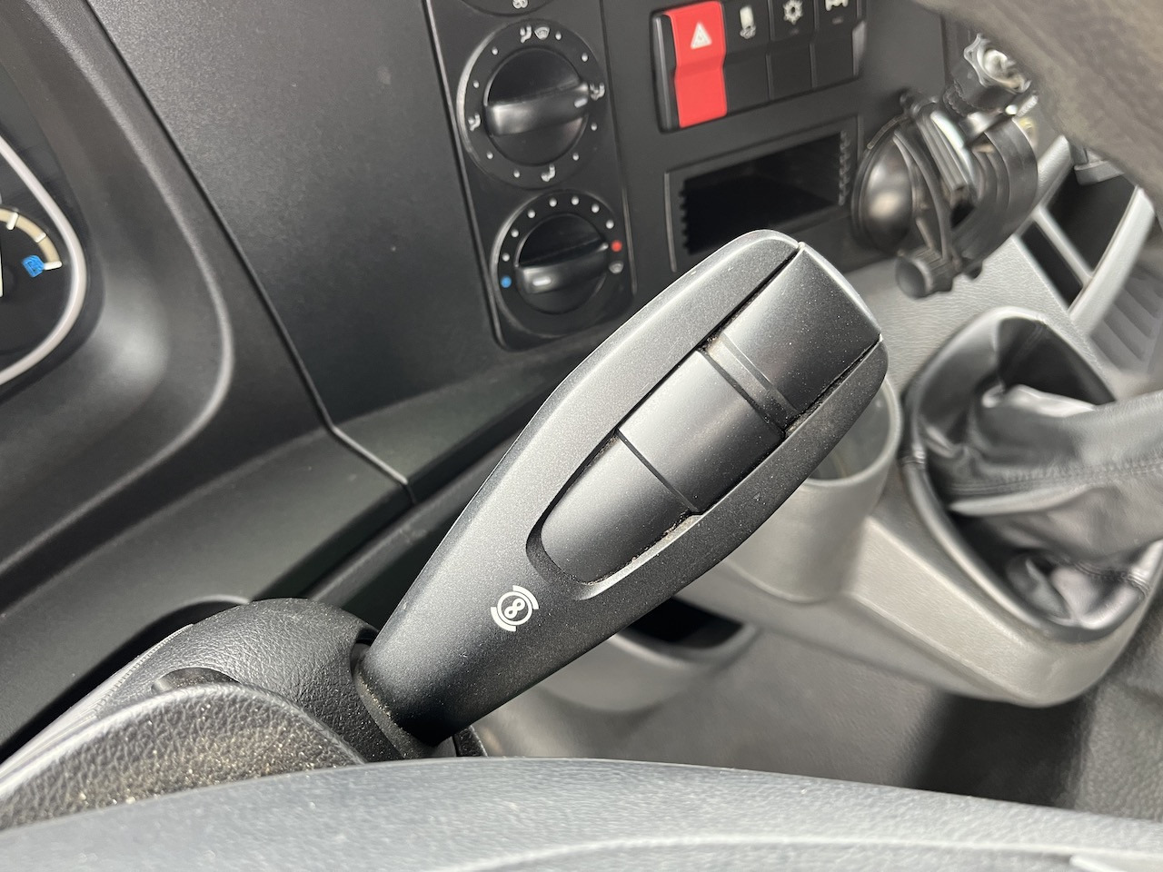 Mercedes-Benz Atego 823 4x2 AHK Hebezug Seilzug Brennholz - Flatbed van: picture 2 Mercedes-Benz Atego 823 4x2 AHK Hebezug Seilzug Brennholz - Flatbed van: picture 2