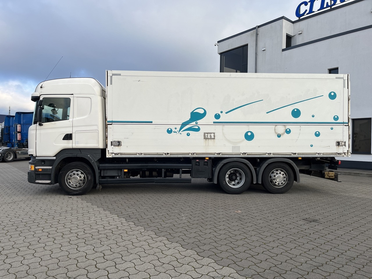 Scania R 450 6x2 Geränke Lenkachse Retarder - Box truck: picture 4 Scania R 450 6x2 Geränke Lenkachse Retarder - Box truck: picture 4