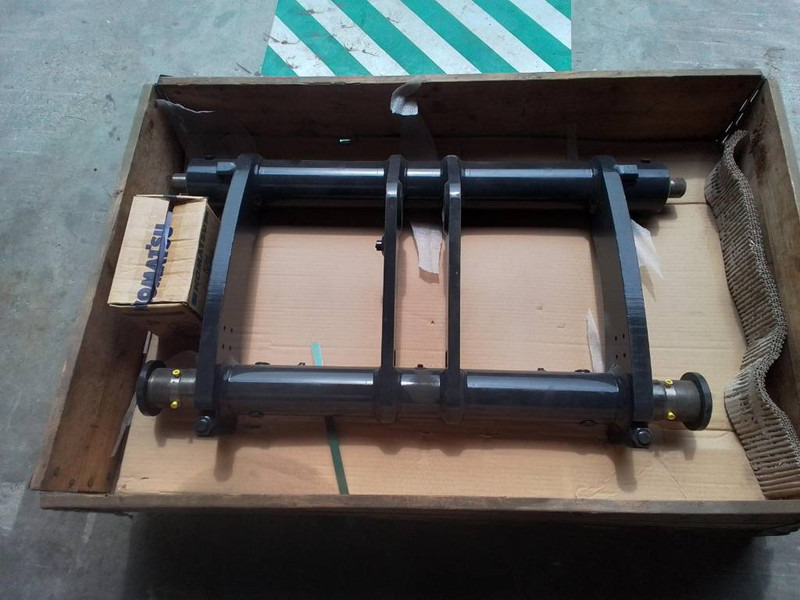 Komatsu WA100 Quick coupler 42W-70-21402 - Wheel loader: picture 3 Komatsu WA100 Quick coupler 42W-70-21402 - Wheel loader: picture 3