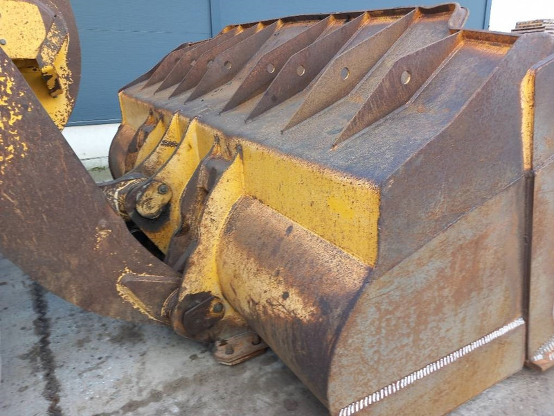 Komatsu WA500-7 - Wheel loader: picture 5 Komatsu WA500-7 - Wheel loader: picture 5