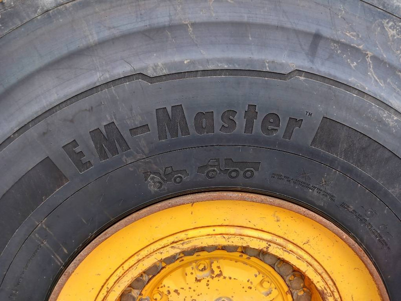 Wheel loader Komatsu WA500-7: picture 9