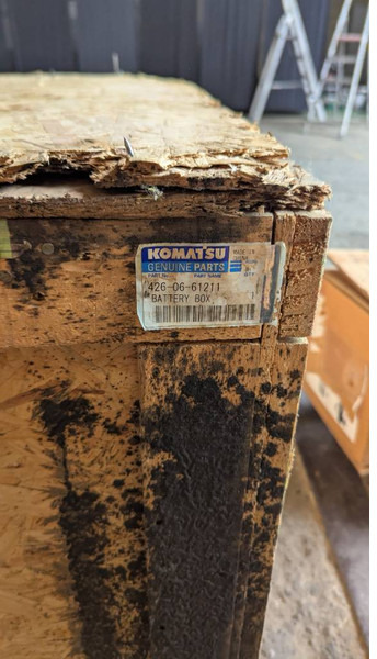 Komatsu WA600-8 BATTERY BOX 426-06-61211 - Frame/ Chassis for Construction machinery: picture 3 Komatsu WA600-8 BATTERY BOX 426-06-61211 - Frame/ Chassis for Construction machinery: picture 3