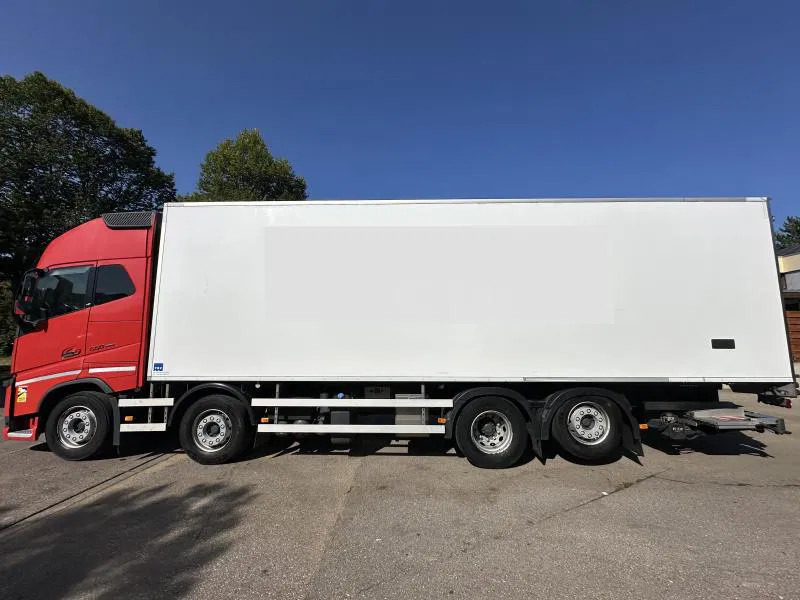 Volvo FH 16.550 XL 8x2 Tief Kühlkoffer ThermoKing LBW - Truck: picture 2 Volvo FH 16.550 XL 8x2 Tief Kühlkoffer ThermoKing LBW - Truck: picture 2