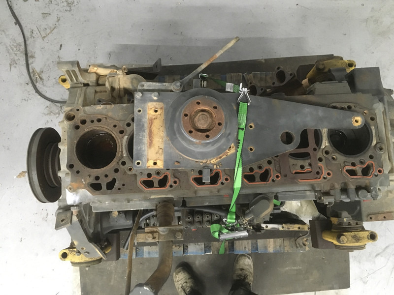 Komatsu S6D125E-2 USED - Construction machinery: picture 5 Komatsu S6D125E-2 USED - Construction machinery: picture 5