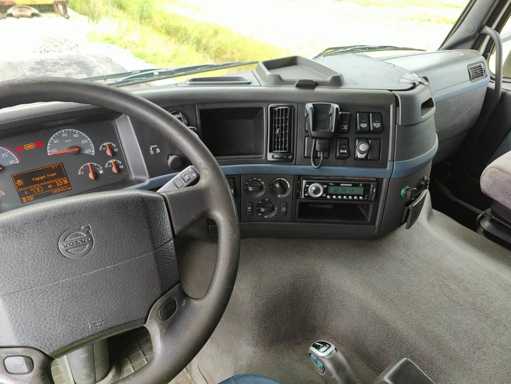 Tractor unit Volvo FM 9: picture 8