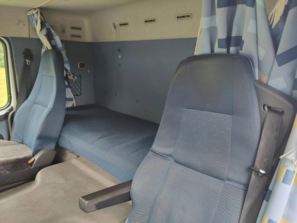 Tractor unit Volvo FM 9: picture 10