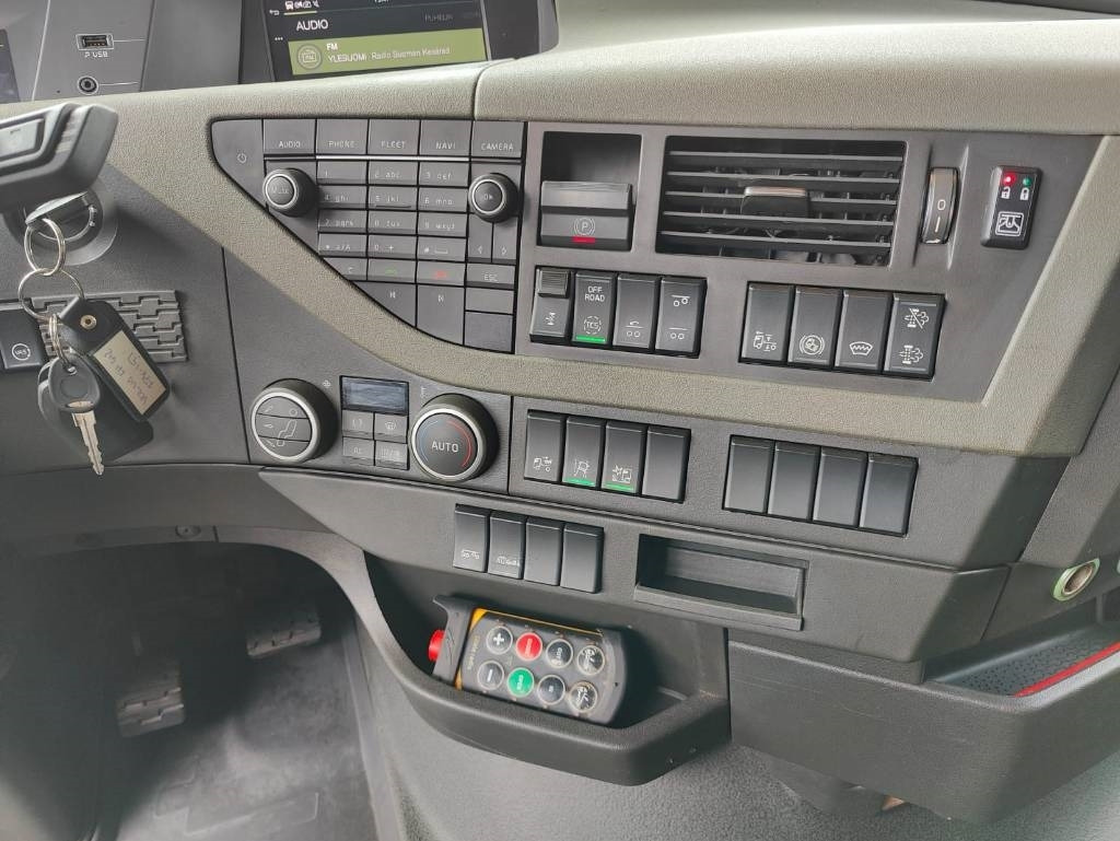 Hook lift truck Volvo FH 540: picture 18