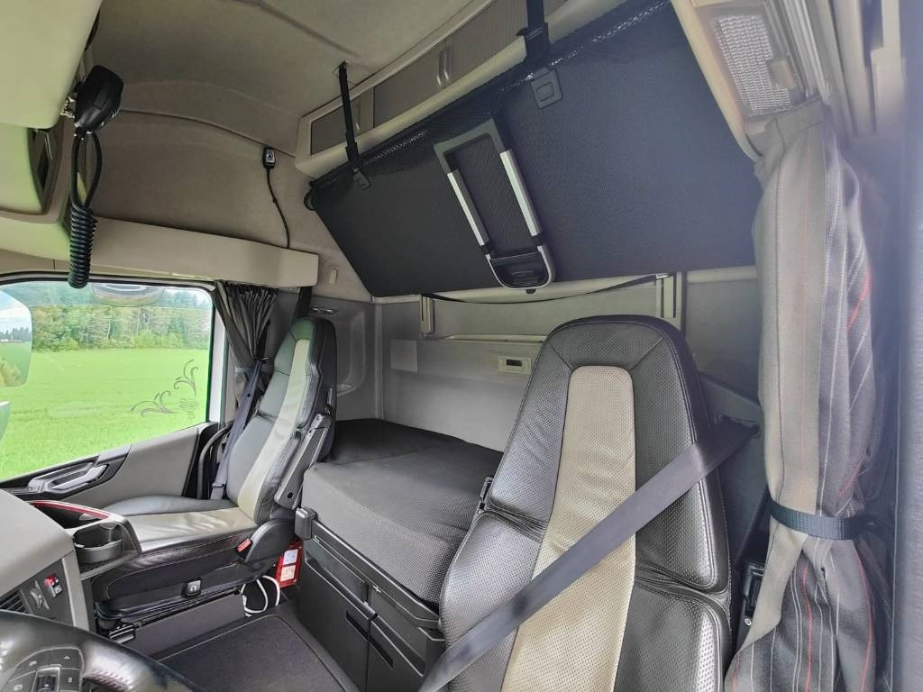 Hook lift truck Volvo FH 540: picture 14