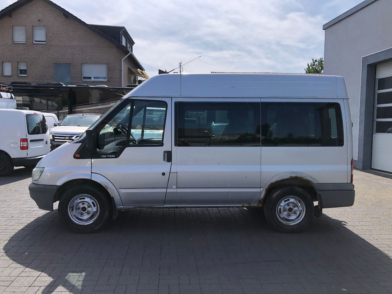 Leasing of Ford Transit 2.4 TDi, Heckantrieb, 8-Sitzer, Klima Ford Transit 2.4 TDi, Heckantrieb, 8-Sitzer, Klima: picture 8 Leasing of Ford Transit 2.4 TDi, Heckantrieb, 8-Sitzer, Klima Ford Transit 2.4 TDi, Heckantrieb, 8-Sitzer, Klima: picture 8