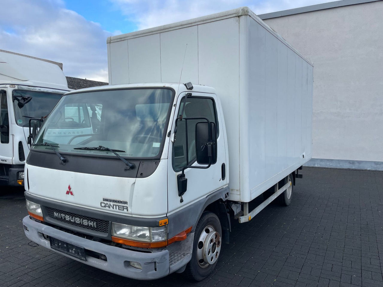 Mitsubishi Canter 3.9D, TE 649 - Box van: picture 3 Mitsubishi Canter 3.9D, TE 649 - Box van: picture 3