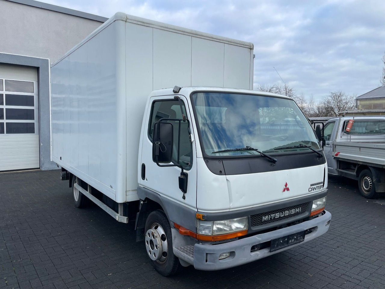 Mitsubishi Canter 3.9D, TE 649 - Box van: picture 1 Mitsubishi Canter 3.9D, TE 649 - Box van: picture 1