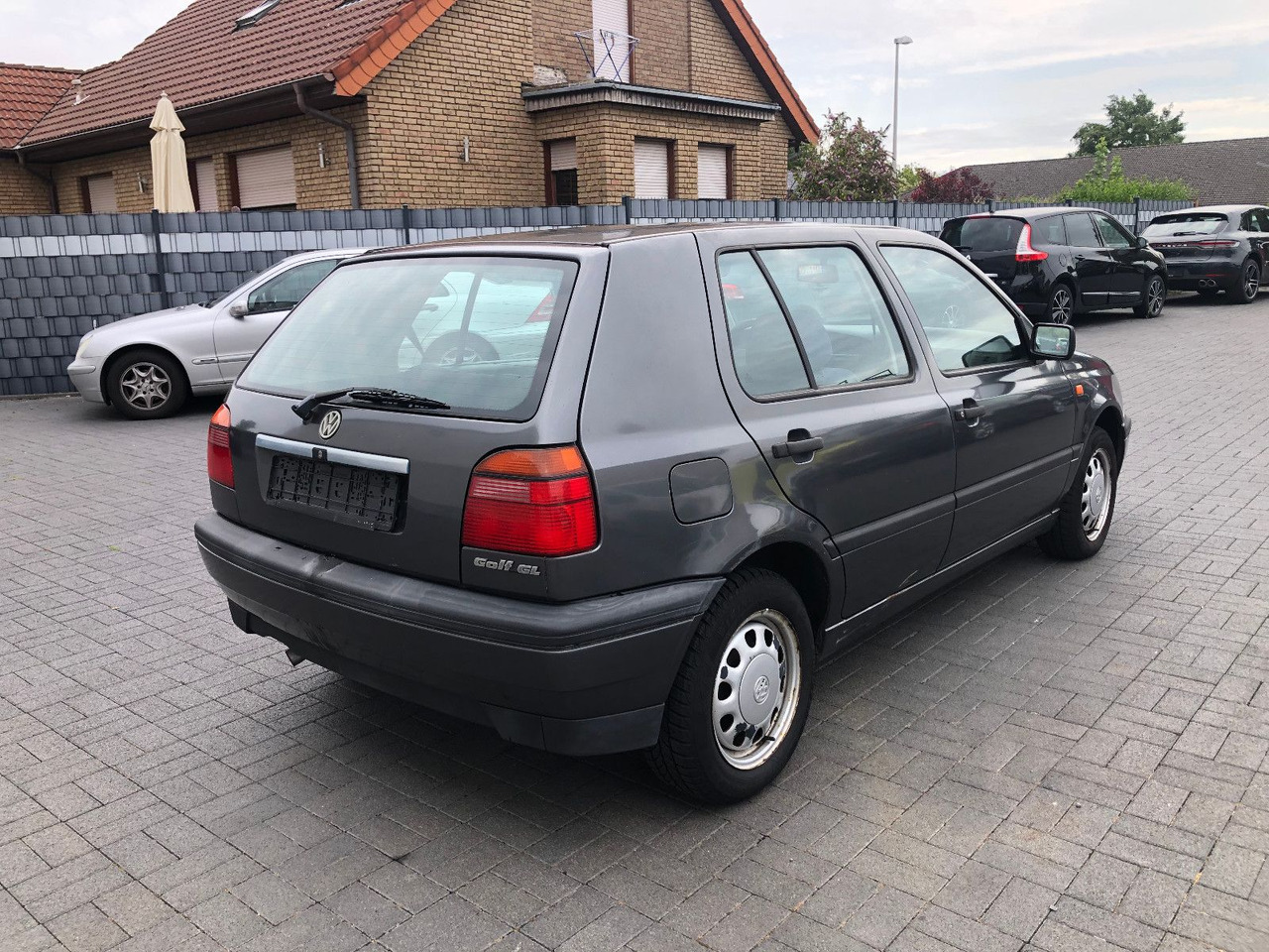 Volkswagen Golf 1.8 GL Klima - Sedan: picture 2 Volkswagen Golf 1.8 GL Klima - Sedan: picture 2