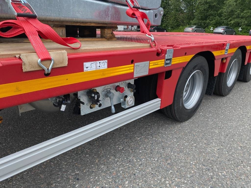 Faymonville Max Trailer, Max100 4AU - Low loader semi-trailer: picture 3 Faymonville Max Trailer, Max100 4AU - Low loader semi-trailer: picture 3