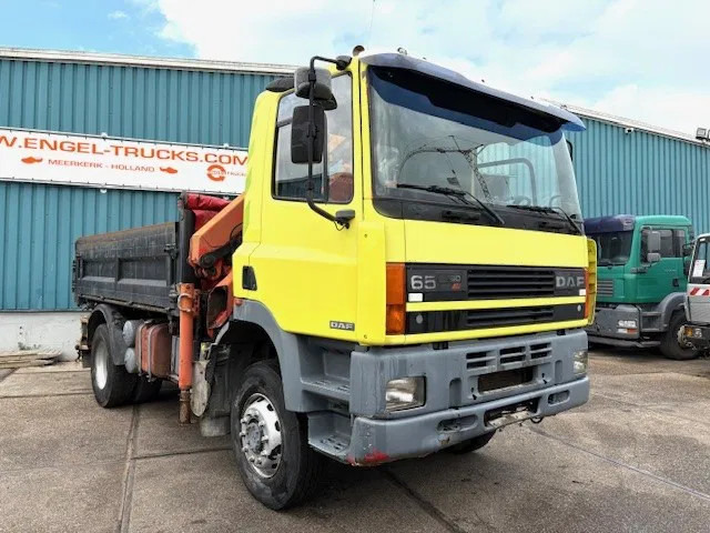 DAF 65 -180ATI 4x4 FULL STEEL 3-WAY KIPPER AND PALFINGER CRANE (EURO 2 / MANUAL GEARBOX / FULL STEEL SUSPENSION / ETC.) - Tipper, Crane truck: picture 2 DAF 65 -180ATI 4x4 FULL STEEL 3-WAY KIPPER AND PALFINGER CRANE (EURO 2 / MANUAL GEARBOX / FULL STEEL SUSPENSION / ETC.) - Tipper, Crane truck: picture 2