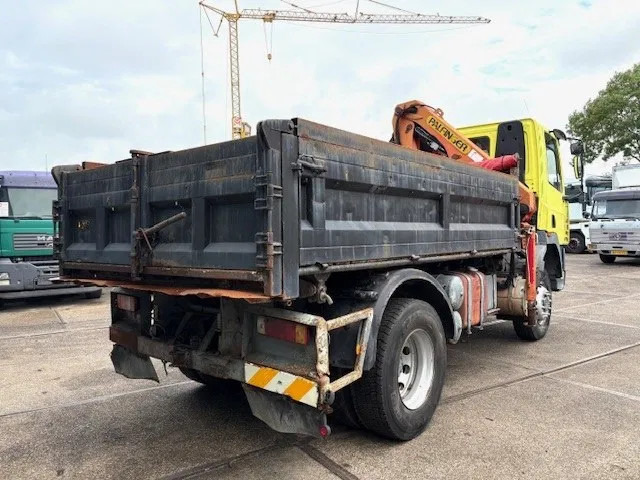 DAF 65 -180ATI 4x4 FULL STEEL 3-WAY KIPPER AND PALFINGER CRANE (EURO 2 / MANUAL GEARBOX / FULL STEEL SUSPENSION / ETC.) - Tipper, Crane truck: picture 3 DAF 65 -180ATI 4x4 FULL STEEL 3-WAY KIPPER AND PALFINGER CRANE (EURO 2 / MANUAL GEARBOX / FULL STEEL SUSPENSION / ETC.) - Tipper, Crane truck: picture 3
