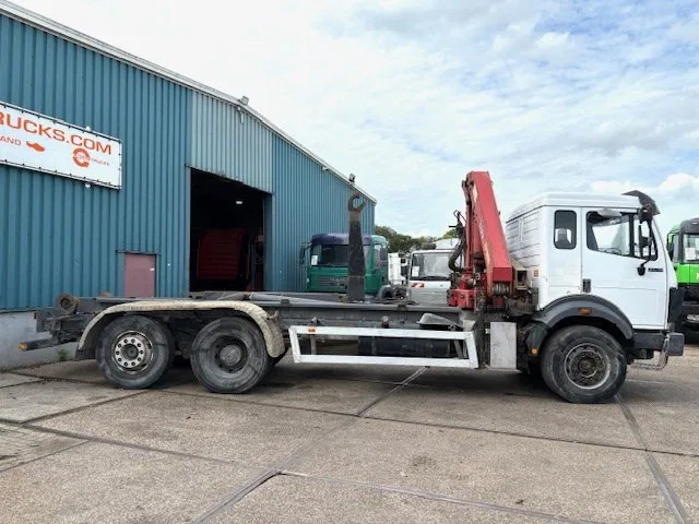 Mercedes-Benz SK 2527 6x2 HOOK-ARM SYSTEM WITH HMF CRANE (V6 ENGINE / ZF MANUAL GEARBOX / REDUCTION AXLE / STEEL SUSPENSION / P.T.O.) - Hook lift truck, Crane truck: picture 4 Mercedes-Benz SK 2527 6x2 HOOK-ARM SYSTEM WITH HMF CRANE (V6 ENGINE / ZF MANUAL GEARBOX / REDUCTION AXLE / STEEL SUSPENSION / P.T.O.) - Hook lift truck, Crane truck: picture 4
