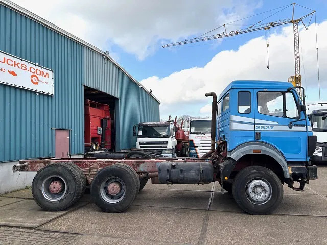 Mercedes-Benz SK 2527 6x4 (V6-ENGINE) FULL STEEL SUSPENSION CHASSIS (MANUAL GEARBOX / REDUCTION AXLES / FULL STEEL SUSPENSION / EURO 2) - Cab chassis truck: picture 4 Mercedes-Benz SK 2527 6x4 (V6-ENGINE) FULL STEEL SUSPENSION CHASSIS (MANUAL GEARBOX / REDUCTION AXLES / FULL STEEL SUSPENSION / EURO 2) - Cab chassis truck: picture 4