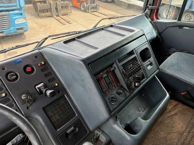 Tractor unit DAF 95.360 ATI SPACECAB (DUTCH TRUCK) (EURO 2 / ZF16 MANUAL GEARBOX / ABS BRAKE SYSTEM): picture 8