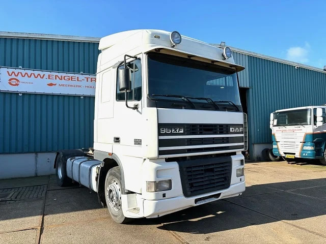 DAF 95.380 XF SPACECAB (EURO 2 / ZF16 MANUAL GEARBOX / D.E.B. ENGINE BRAKE / AIRCONDITIONING) - Tractor unit: picture 2 DAF 95.380 XF SPACECAB (EURO 2 / ZF16 MANUAL GEARBOX / D.E.B. ENGINE BRAKE / AIRCONDITIONING) - Tractor unit: picture 2