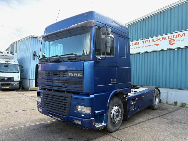 DAF 95.380 XF SPACECAB (EURO 2 / ZF16 MANUAL GEARBOX / HYDRAULIC KIT / P.T.O. / SIDE SKIRTS / AIRCONDITIONING) - Tractor unit: picture 1 DAF 95.380 XF SPACECAB (EURO 2 / ZF16 MANUAL GEARBOX / HYDRAULIC KIT / P.T.O. / SIDE SKIRTS / AIRCONDITIONING) - Tractor unit: picture 1
