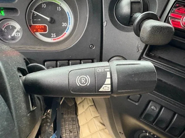 Tractor unit DAF XF 105.460 ATE SPACEAB 4x2 (EURO 5 / ZF MANUAL GEARBOX / ZF-INTARDER / HYDRAULIC KIT / P.T.O. / AIRCONDITIONING / ETC.): picture 10