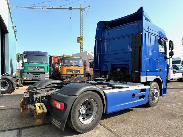 DAF XF 105.460 ATE SPACECAB (ZF16 MANUAL GEARBOX / HYDRAULIC KIT / P.T.O. / ADR-VLG / FULL SPOILERSET / FRIDGE) - Tractor unit: picture 3 DAF XF 105.460 ATE SPACECAB (ZF16 MANUAL GEARBOX / HYDRAULIC KIT / P.T.O. / ADR-VLG / FULL SPOILERSET / FRIDGE) - Tractor unit: picture 3