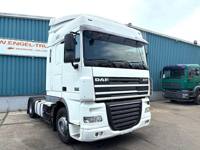 DAF XF 105.460 SPACECAB (4 IDENTICAL UNITS AVAILBLE) (ZF16 MANUAL GEARBOX / MX-BRAKE / 870+430 LITER TANK / FRIDGE / AIRCONDITIONING - Tractor unit: picture 2 DAF XF 105.460 SPACECAB (4 IDENTICAL UNITS AVAILBLE) (ZF16 MANUAL GEARBOX / MX-BRAKE / 870+430 LITER TANK / FRIDGE / AIRCONDITIONING - Tractor unit: picture 2