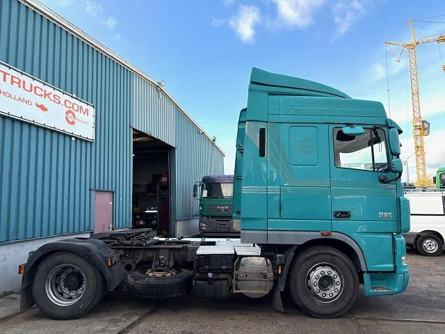 DAF XF 105.460 SPACECAB (EURO 5 / ZF16 MANUAL GEARBOX / P.T.O. / AIRCONDITIONING / FRIDGE UNDER BED / ETC.) - Tractor unit: picture 5 DAF XF 105.460 SPACECAB (EURO 5 / ZF16 MANUAL GEARBOX / P.T.O. / AIRCONDITIONING / FRIDGE UNDER BED / ETC.) - Tractor unit: picture 5