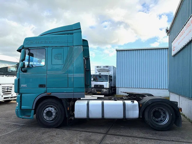DAF XF 105.460 SPACECAB (EURO 5 / ZF16 MANUAL GEARBOX / P.T.O. / AIRCONDITIONING / FRIDGE UNDER BED / ETC.) - Tractor unit: picture 4 DAF XF 105.460 SPACECAB (EURO 5 / ZF16 MANUAL GEARBOX / P.T.O. / AIRCONDITIONING / FRIDGE UNDER BED / ETC.) - Tractor unit: picture 4
